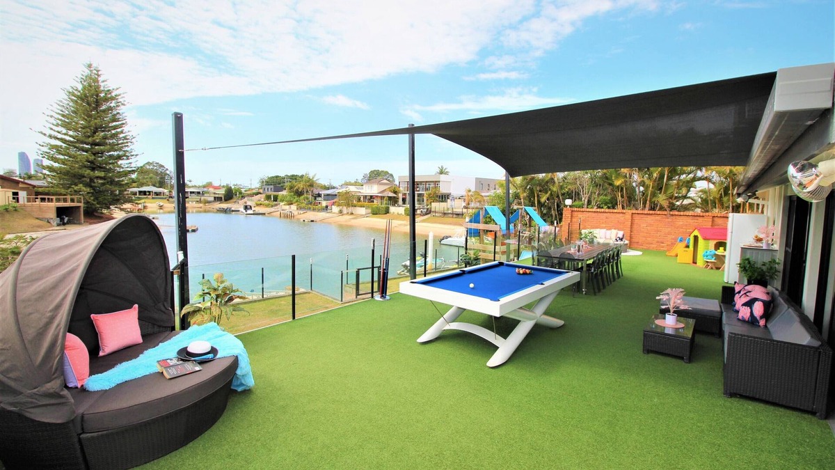 Broadbeach Waters House | ^ Waterfront Broadbeach Abode ^ Child and Pet friendly