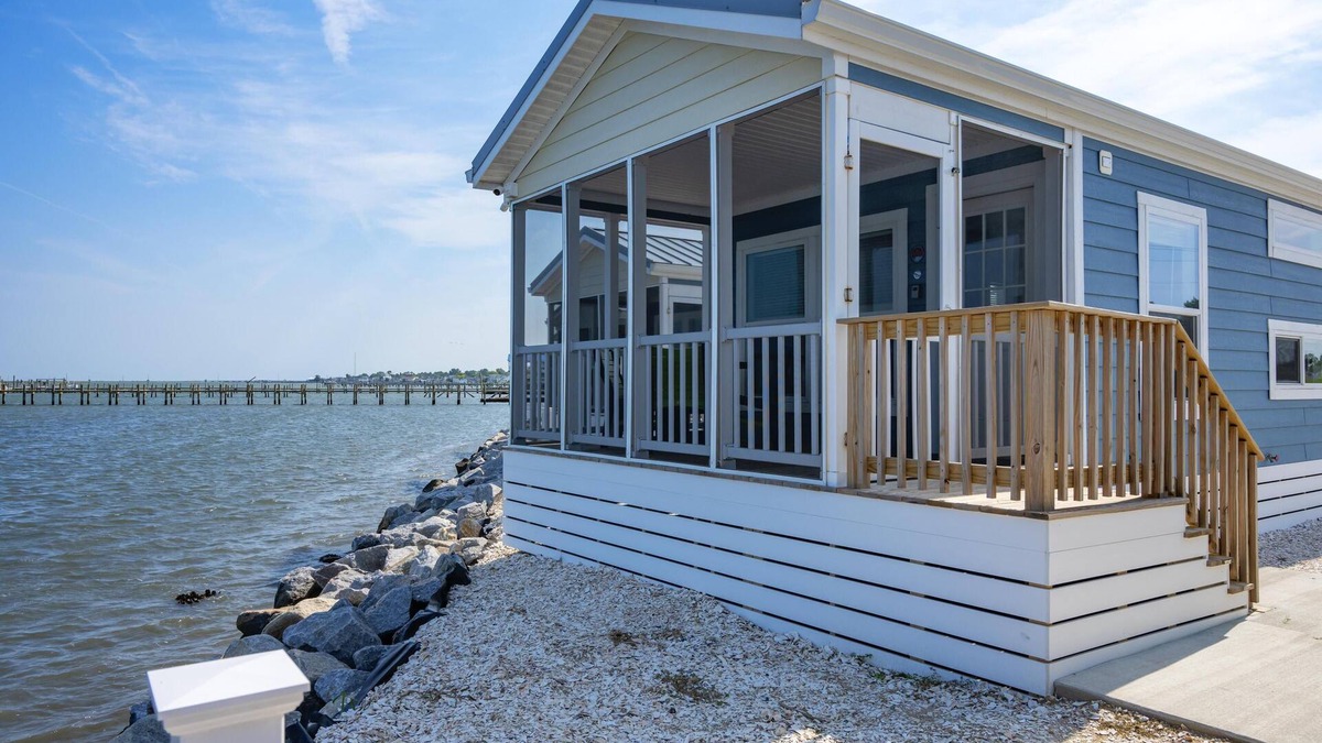 Chincoteague House | Waterfront Bungalow on Chincoteague Bay (VA)! - Waterfront Bungalow with Two Bedrooms