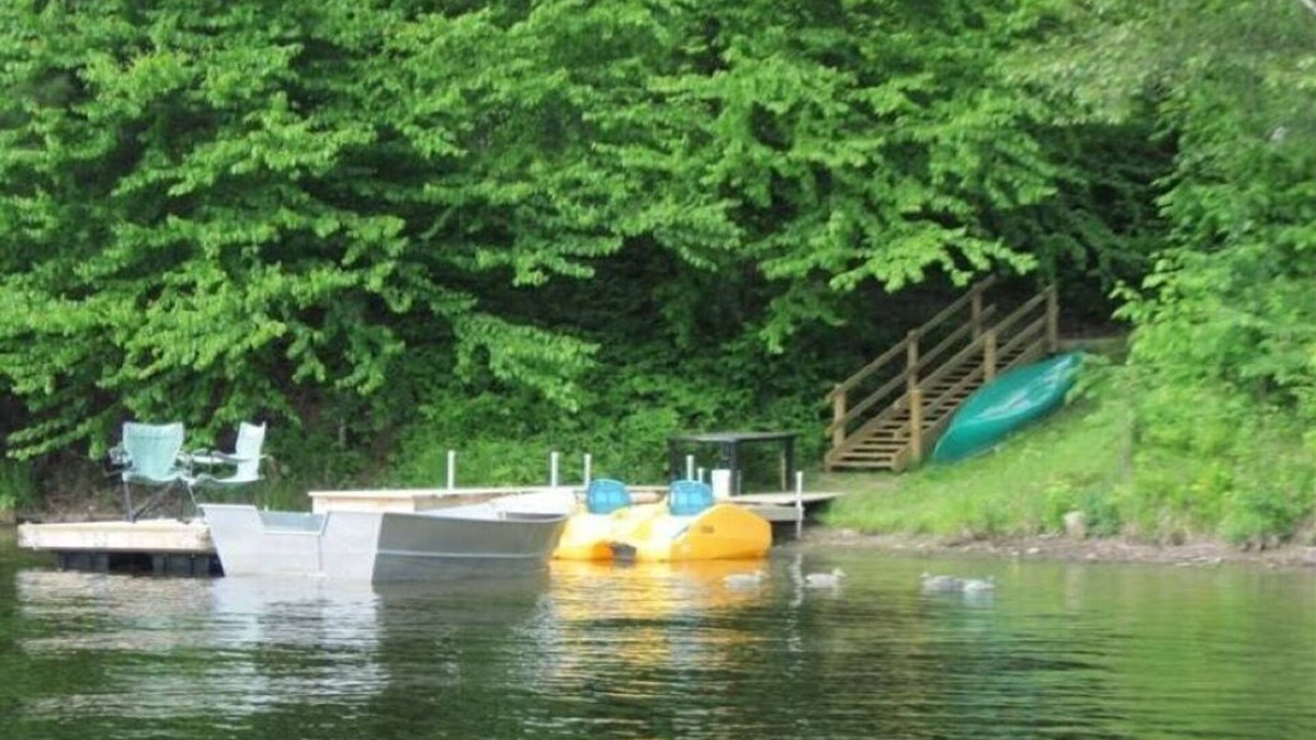 Notre-Dame-du-Laus Cottage | Waterfront Cottage 5 BD/2 BTH — 1 HR Downtown Ottawa 💗