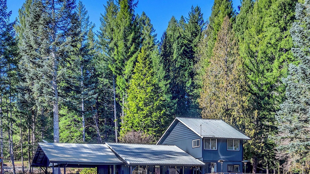 Packwood Cabin | Waterfront Cabin at White Pass, Mt. Rainier