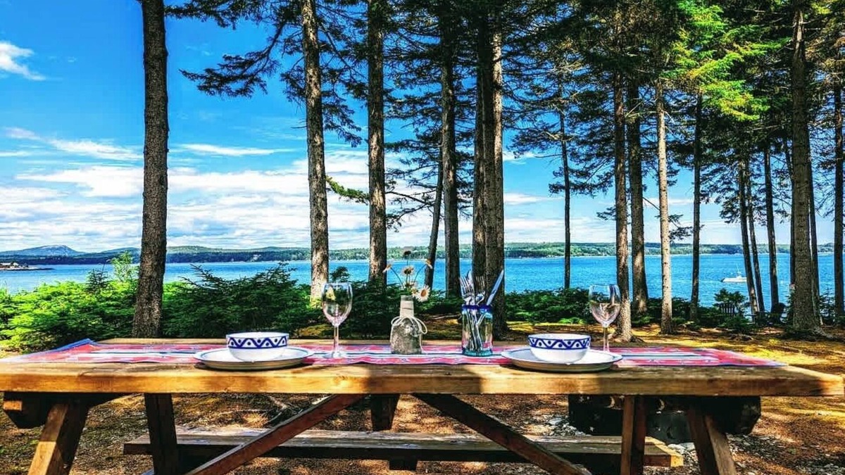 Hancock Point House | Waterfront, cabin, fire pit, romantic, hiking, heat/AC, Couples Cove Cottage