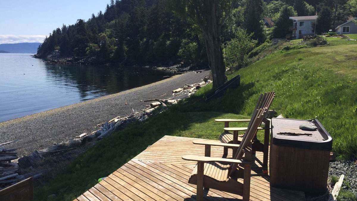 Eastsound House | Waterfront Cabin Home with SPECTACULAR View! (*Seasonal solar pool)