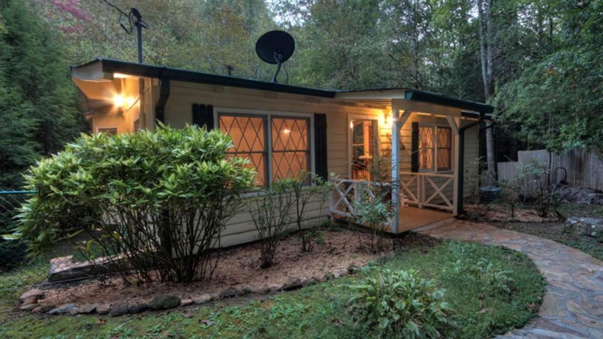 Cashes Valley Cabin | Waterfront cabin in a peaceful location w/private hot tub - dog-friendly
