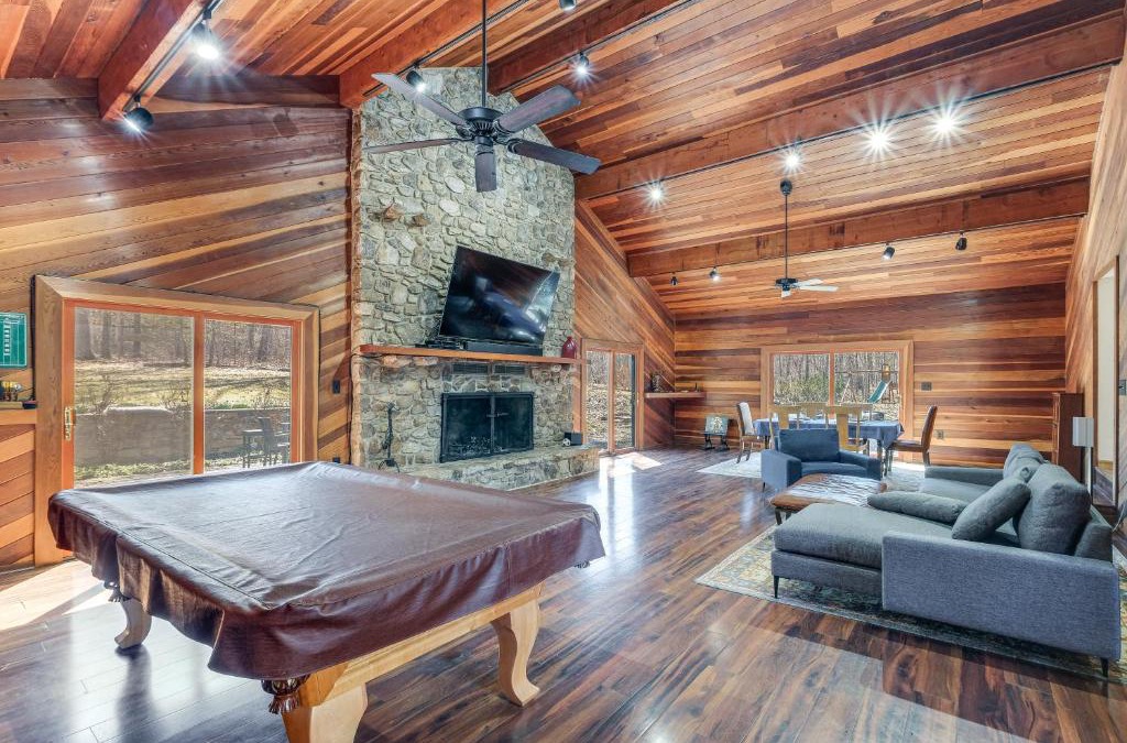 Tuscarora House | Waterfront Cabin on 32 Acres in Leesburg!