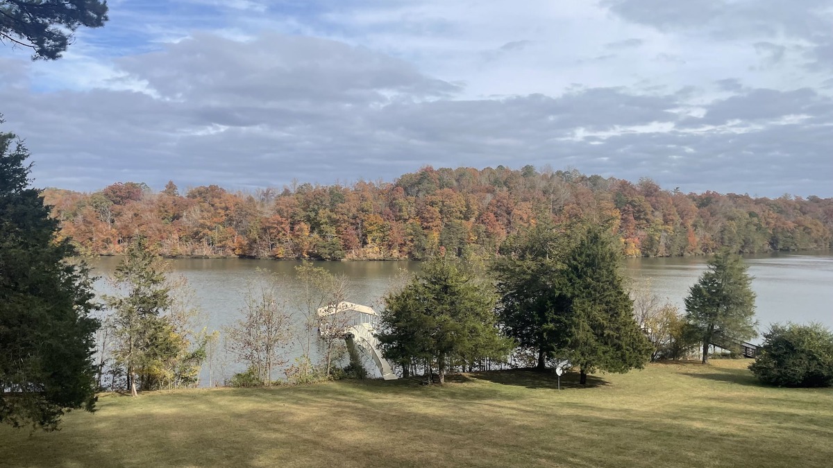 Pittsville Cabin | Waterfront Cabin on Leesville Lake!