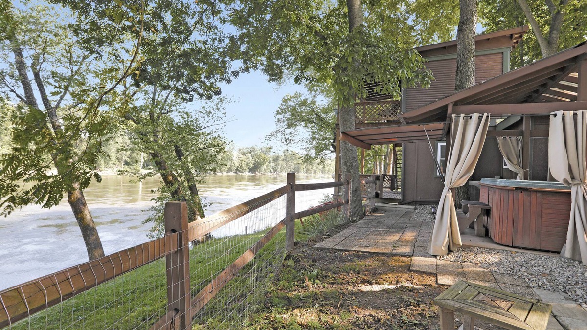 Hedgesville Cabin | Waterfront Cabin overlooking the Potomac River W/Hot Tub, firepit, pavilion