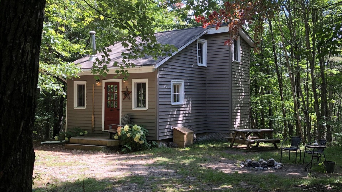 Armour Cabin | Waterfront Cabin Tucked into the Forest