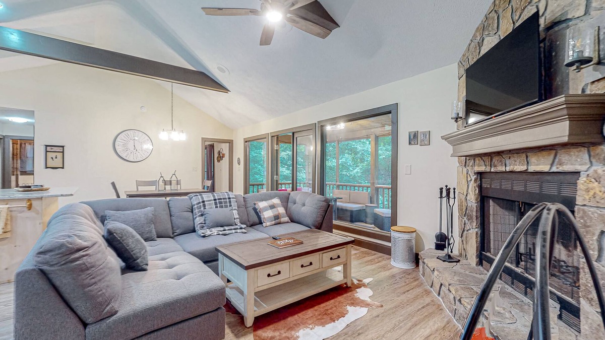 Young Harris Cabin | Waterfront cabin with, fireplace, pool table, grill & firepit