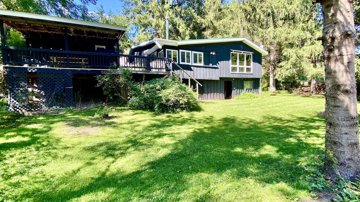 Waterville Cabin | Waterfront Cabin Walkable to Everything!