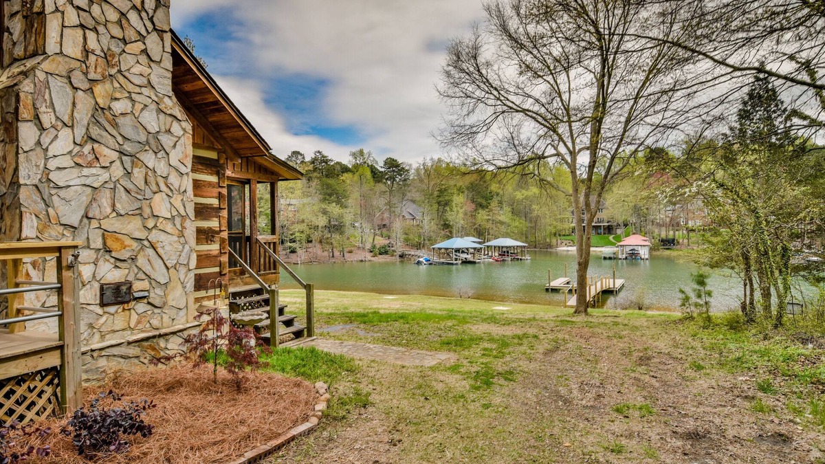 Mayhew Cabin | Waterfront Cabin with Private Launch
