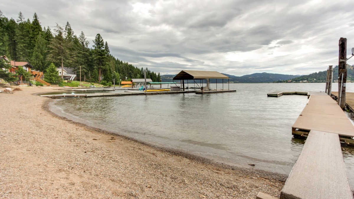 Worley Cabin | Waterfront cabin with large deck, fishing dock, & private beach