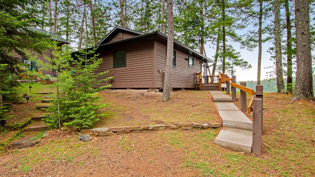 Sayner Condo | Waterfront cabin with Plum Lake views, private dock, beach access & kayaks