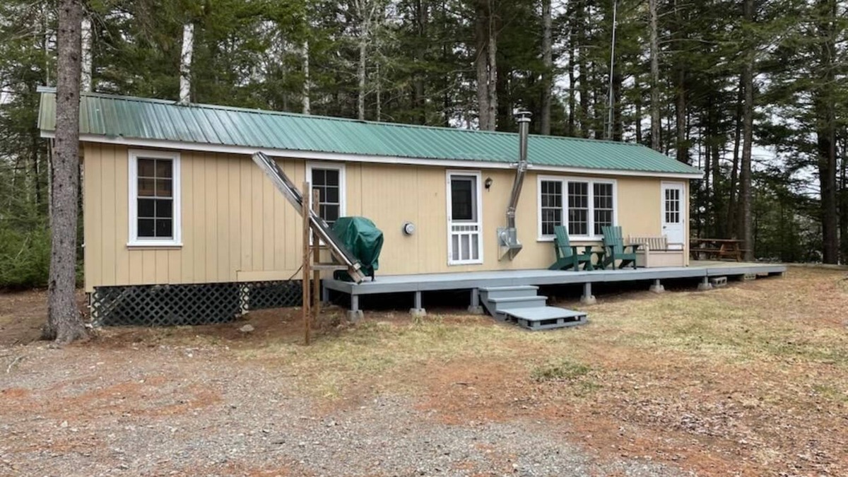 Aurora Cottage | Waterfront camp with Sandy Beach