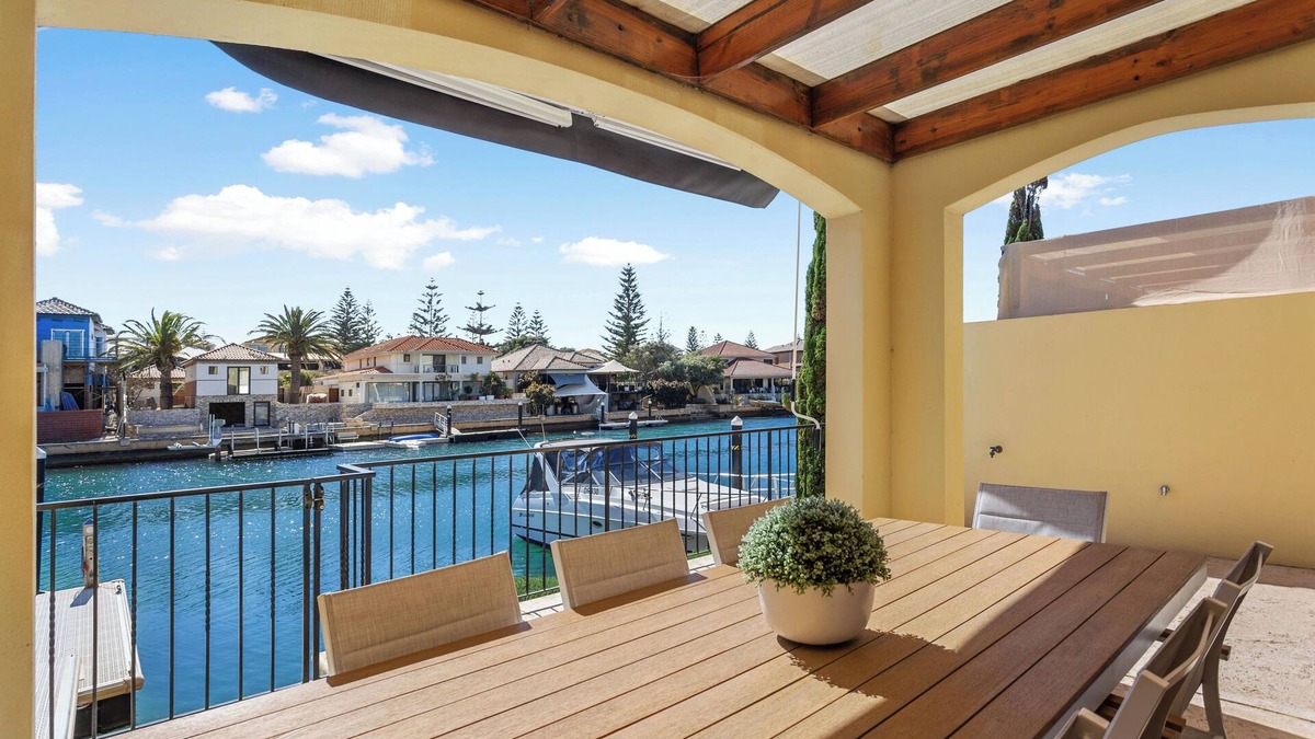 Wannanup House | Waterfront Canal Villa with Private Jetty