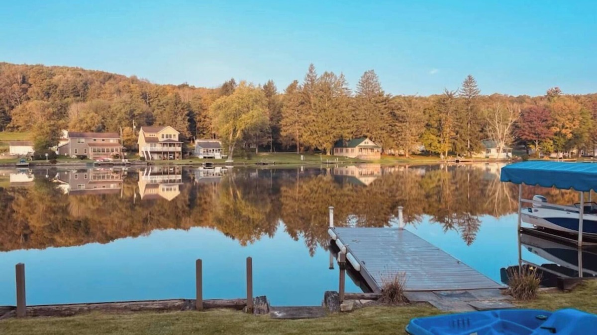 Montrose Cottage | Waterfront Charming 4-bedroom cottage with WiFi, AC in Montrose