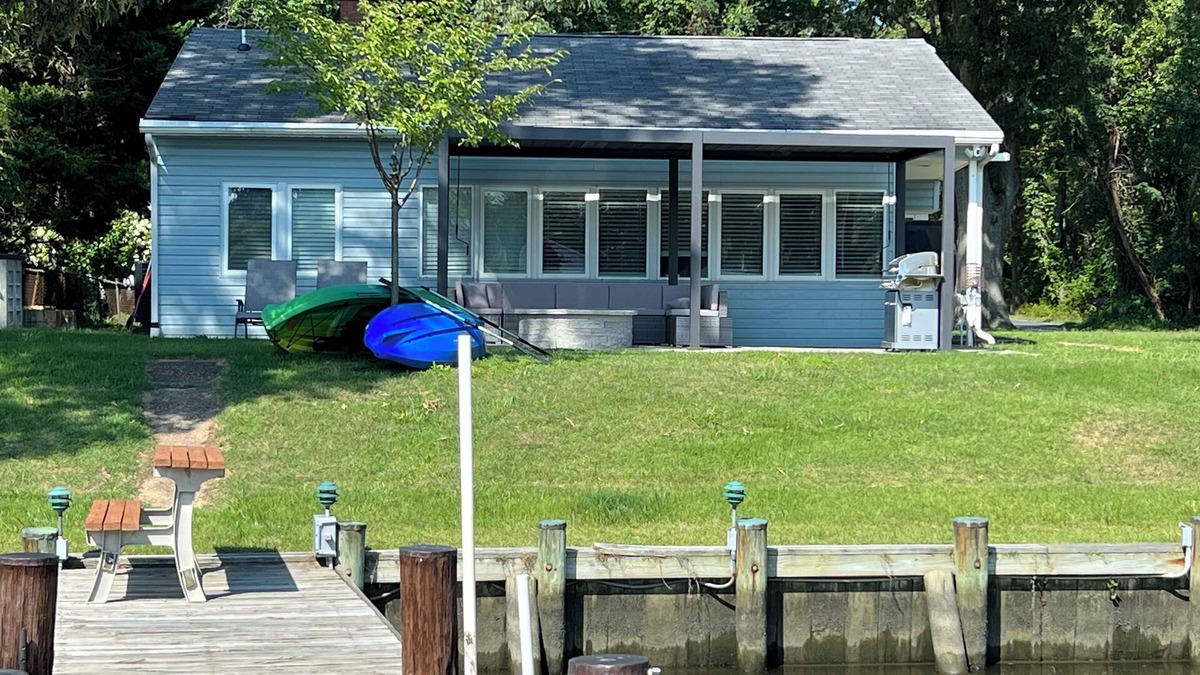 Fort Howard House | Waterfront CHeerful 2 with Private Piern
