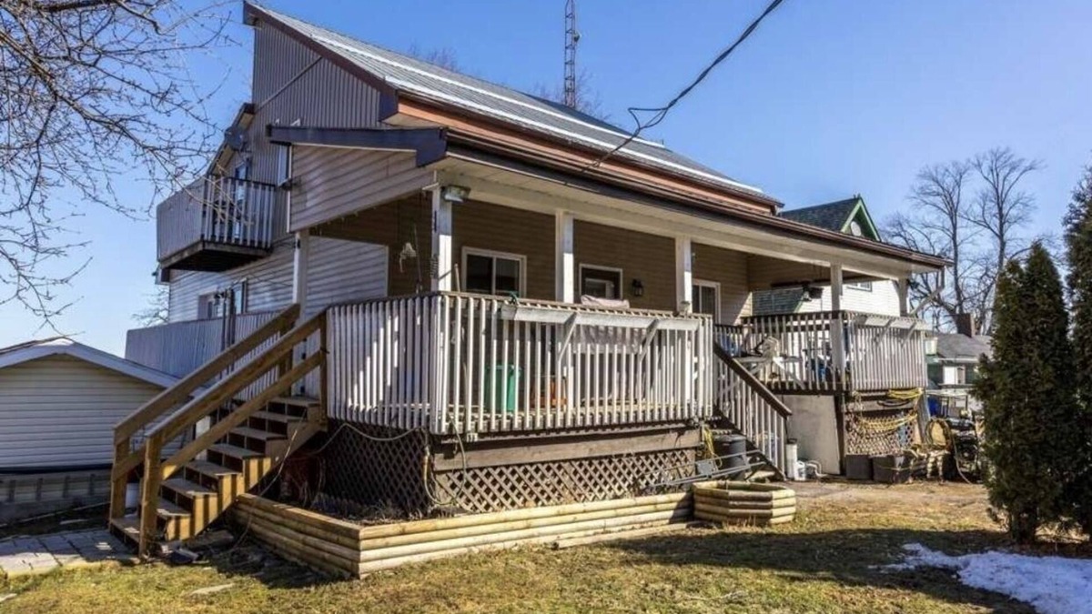 Scugog Cottage | WATERFRONT COTTAGE GETAWAY BEAUTIFUL SCENIC VIEWS AND SUNSETS ON THE LAKE