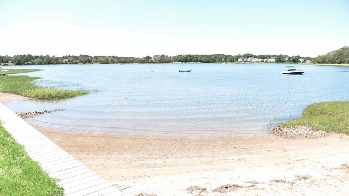 Onset Cottage | Waterfront comfy 2BD cottage w/direct access to private beach & amazing Bayview