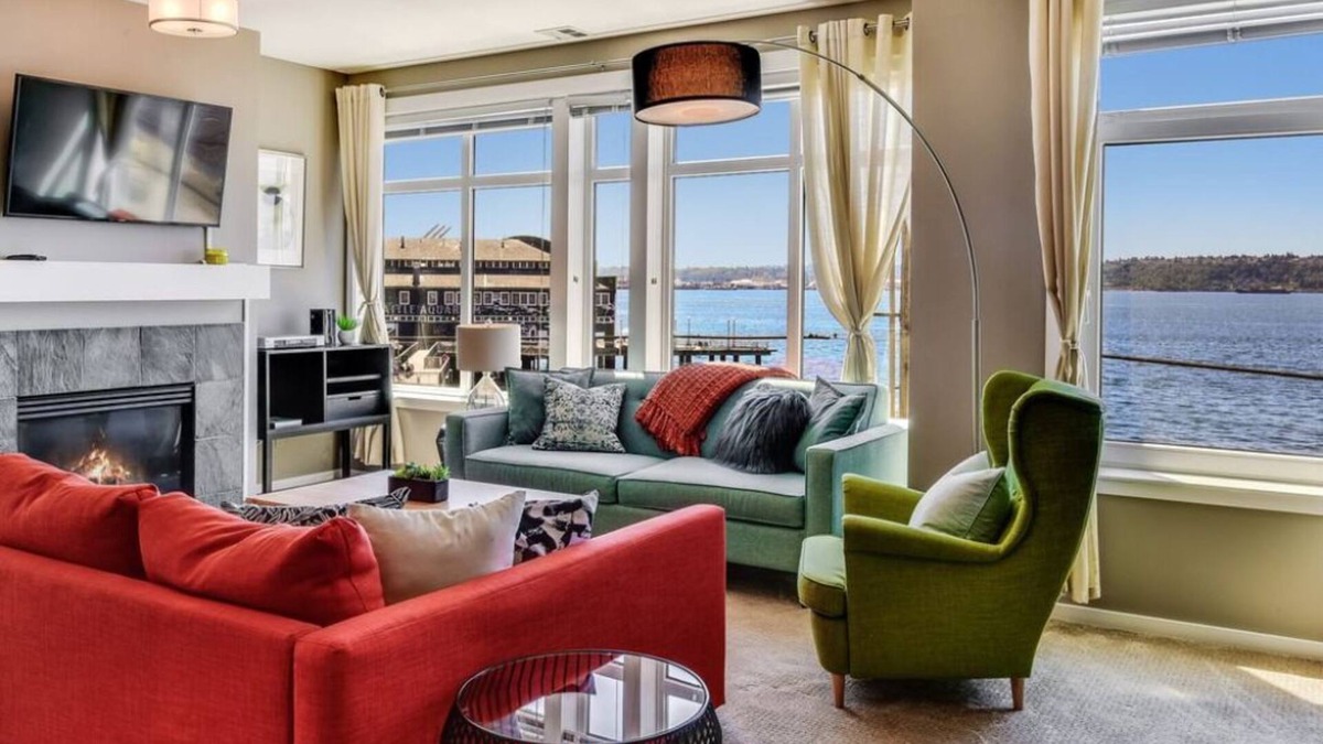 South Lake Union Condo | Waterfront Condo 2-bedrooms with AC, Kitchen and all amenities in Seattle