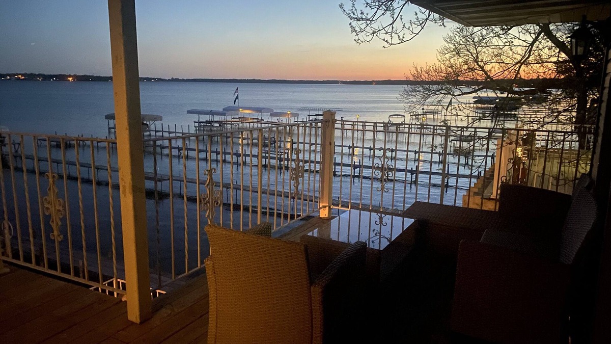 Clear Lake Condo | Waterfront Condo- Best View!