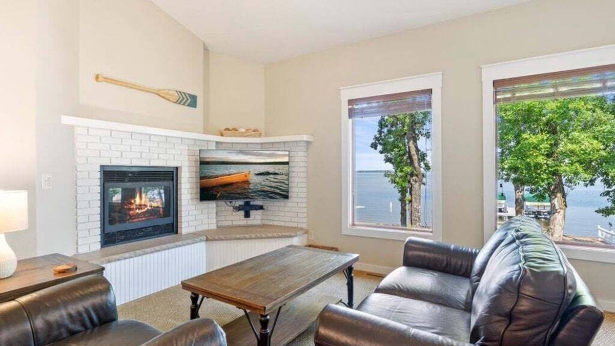 Nisswa Condo | Waterfront Condo on Gull Lake, Boat Rentals