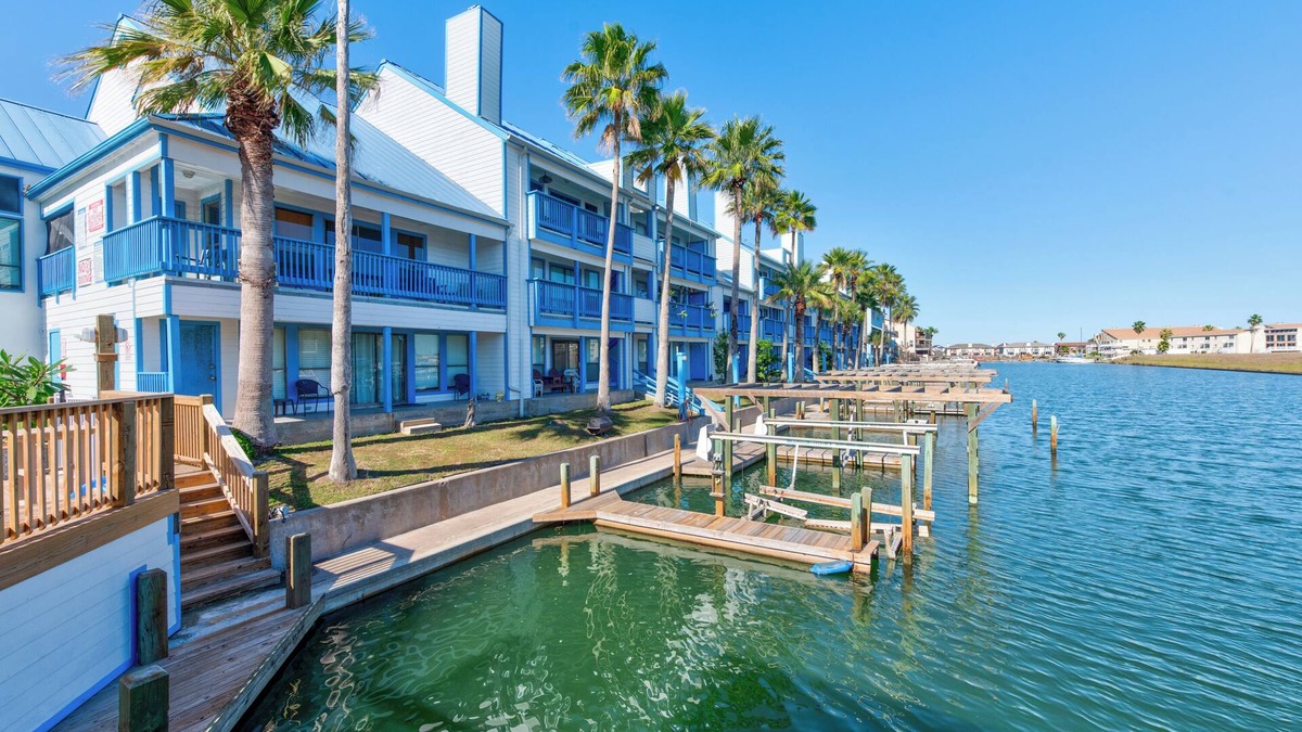 Corpus Christi Condo | Waterfront Condo with Canal Views, Pool, Hot Tub & Private Balcony