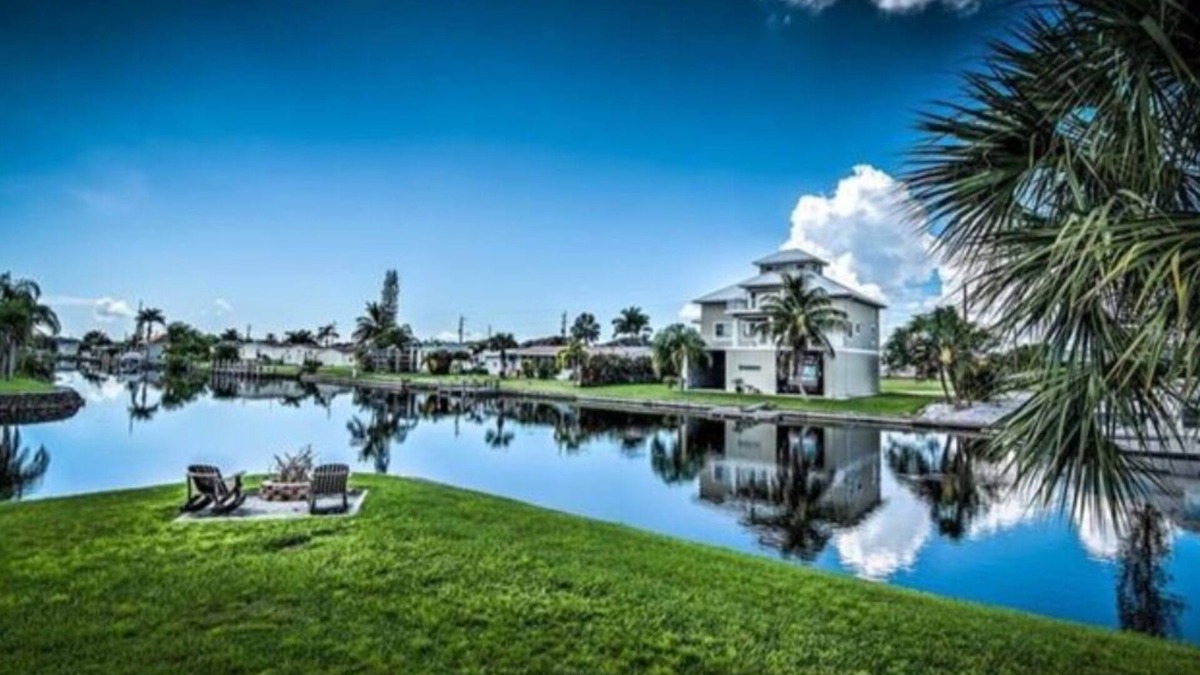 Charlotte Park House | Waterfront corner lot-Heated Pool