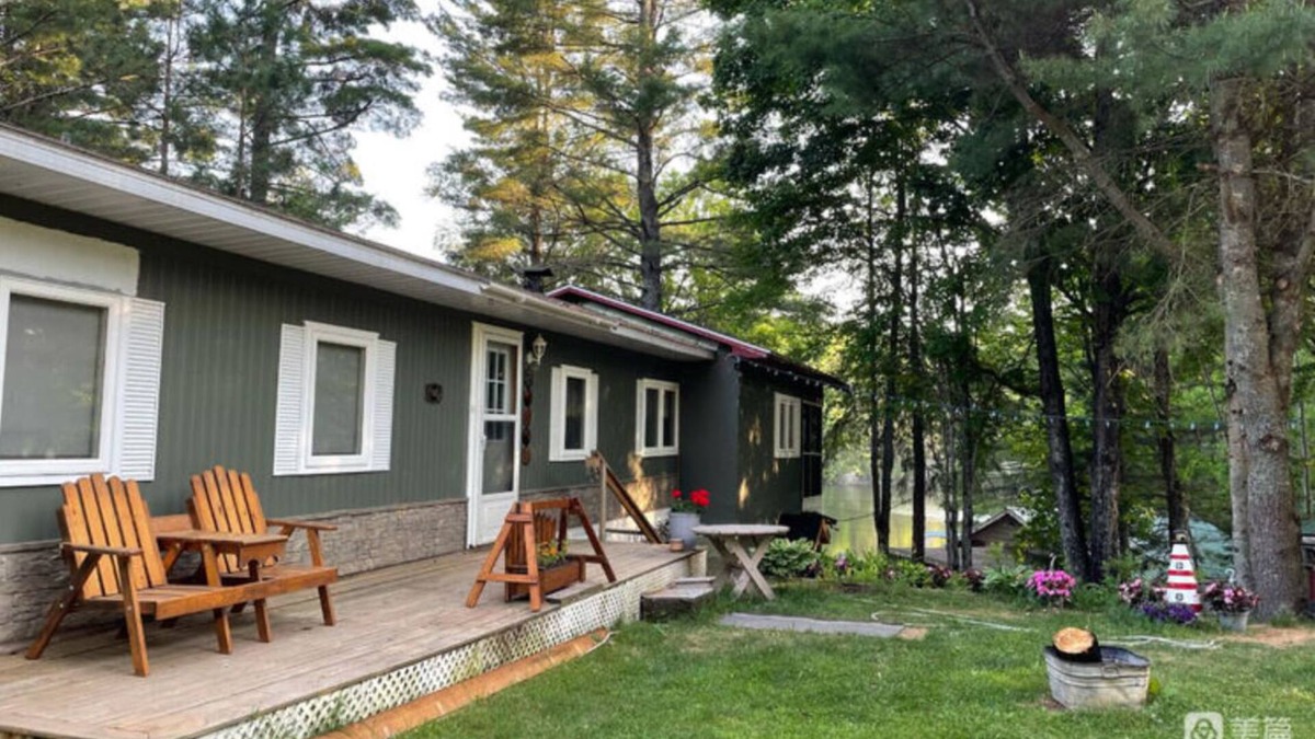 McArthurs Mills Cottage | Waterfront Cottage - Clear Lake STARLINK internet Crown Land Great Hike Fishing