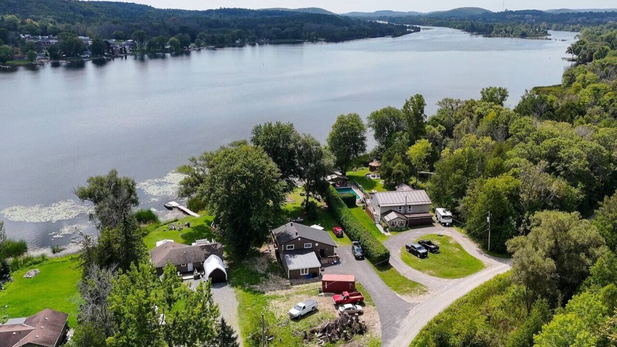 Quinte West Cottage | Waterfront Cottage w/Swim Spa, BBQ, & Boat Dock