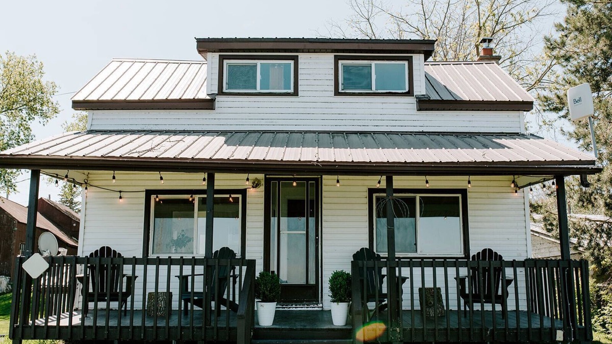 Wolfe Island Cottage | Waterfront Cottage in Marysville Wolfe Island - Fisherman's Cottage