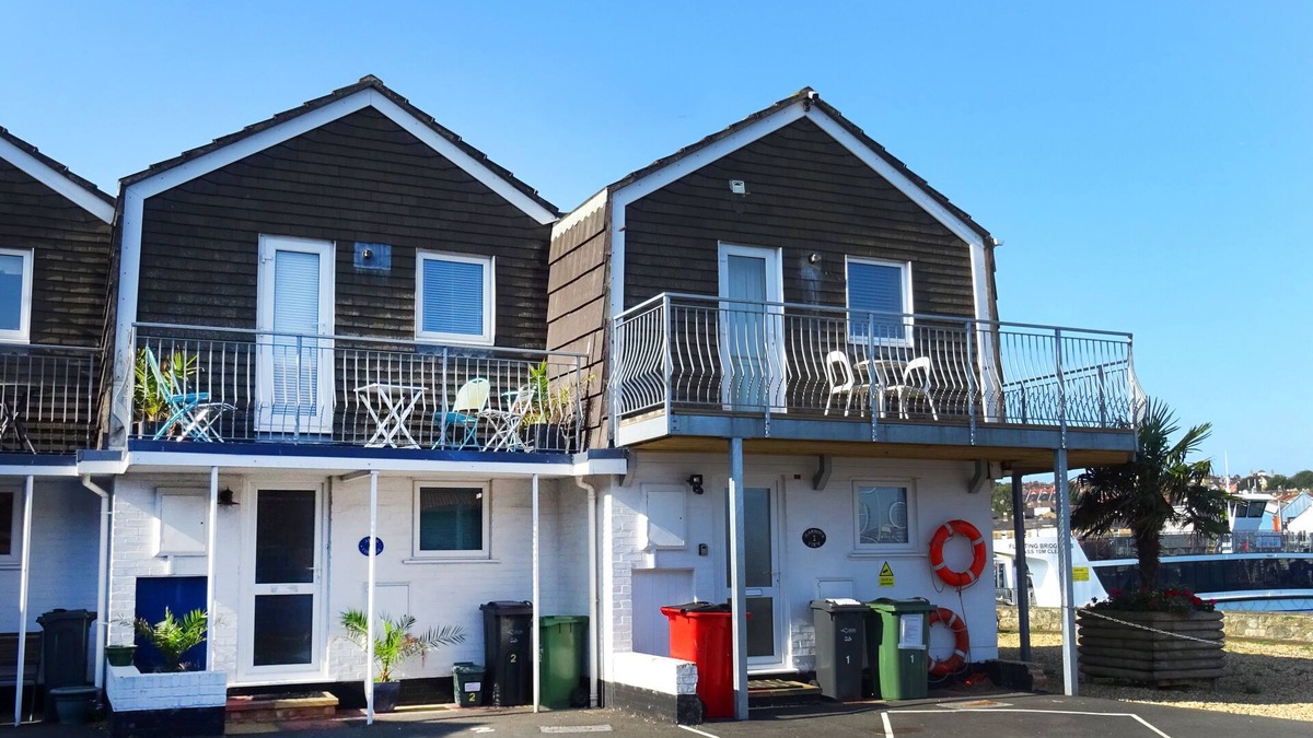 East Cowes Cottage | Waterfront Cottage Fantastic Sea & River Medina Views From All Aspects