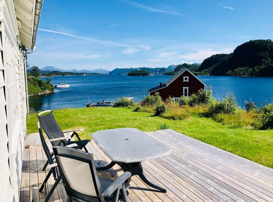 Alesund House | Waterfront Cottage (Fishing Opportunities!)