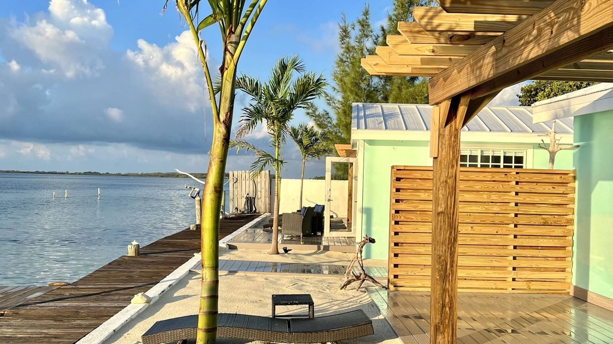 Alice Town Cottage | Waterfront Cottage in a Bimini oasis
