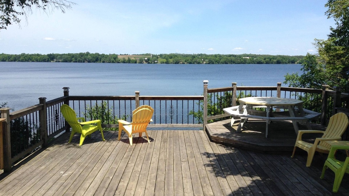 Wellington Cottage | Waterfront Cottage in Prince Edward County - Close to Wellington and Wineries