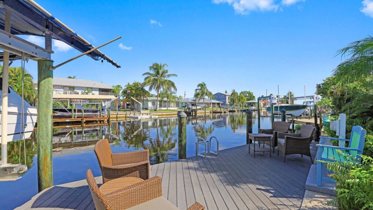Matlacha Cottage | Waterfront cottage in Matlacha, FL - Unavailable at this time due to Hurr Ian.🌴