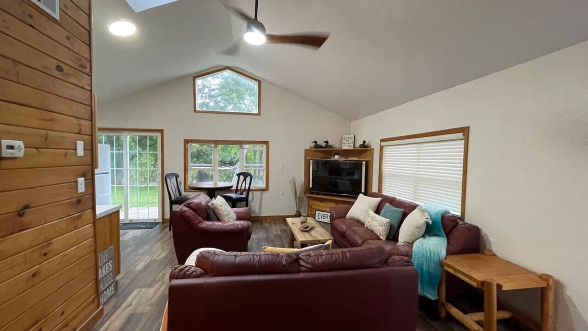 Eau Claire House | Waterfront cottage. Legacy farm Retreat.
