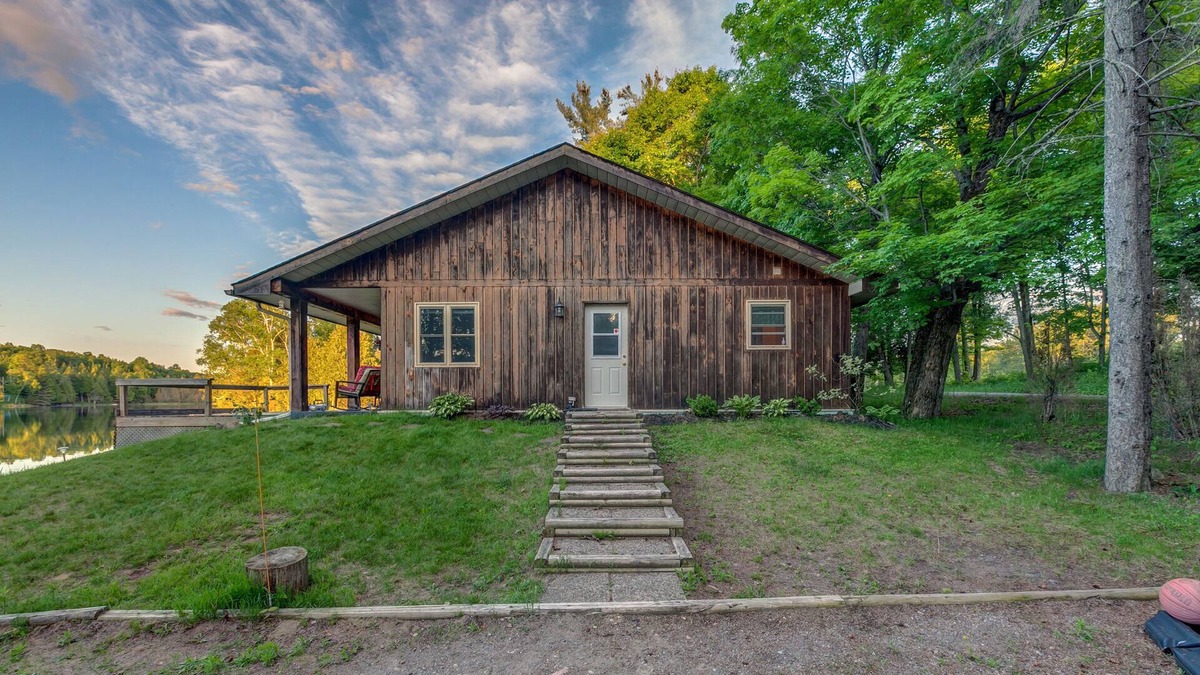 Bancroft Cottage | Waterfront cottage near Gaffney lake