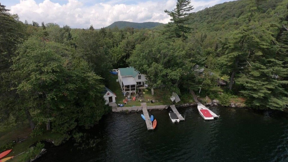 Glover Cottage | Waterfront cottage on beautiful Vermont lake
