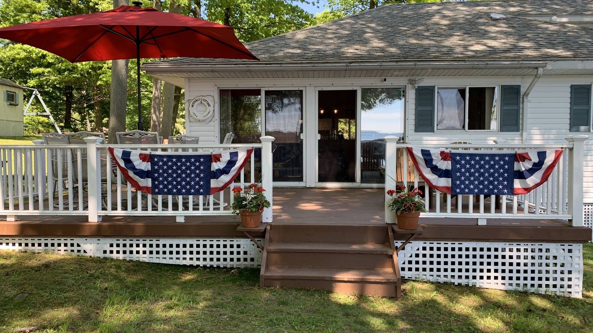 Grenell Cottage | Waterfront cottage on Grenell Island