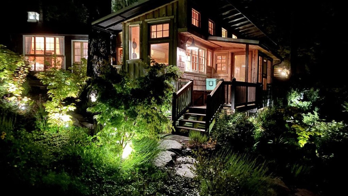 Grapeview Cabin | Waterfront Cottage, The Captains Cabin is a romantic, remote spot in the PNW.