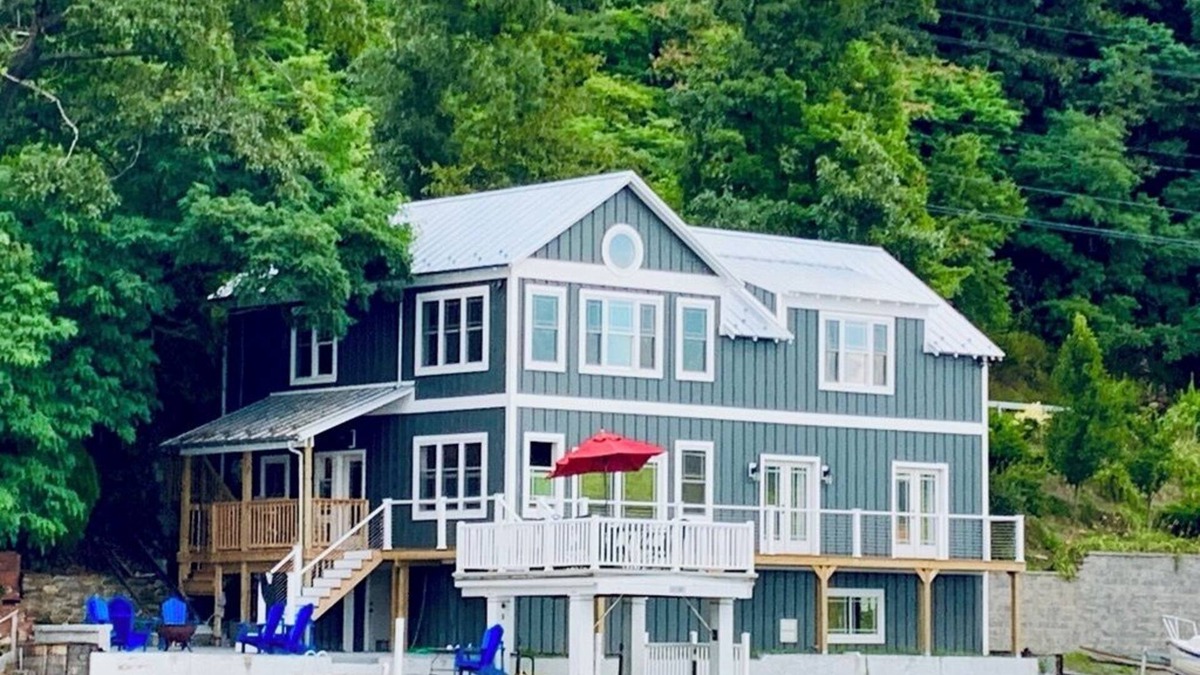 Cameron House | Waterfront Cottage on Keuka Lake – Your New York Wine Country Escape!
