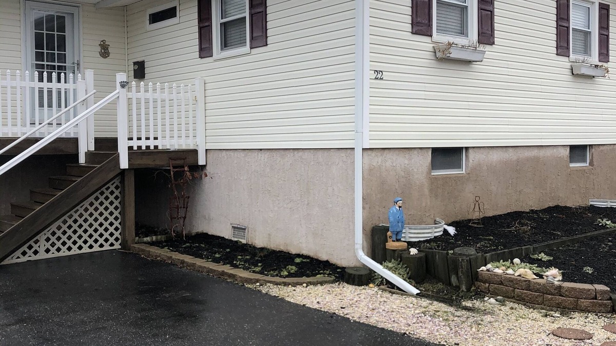Somers Point House | Waterfront cottage