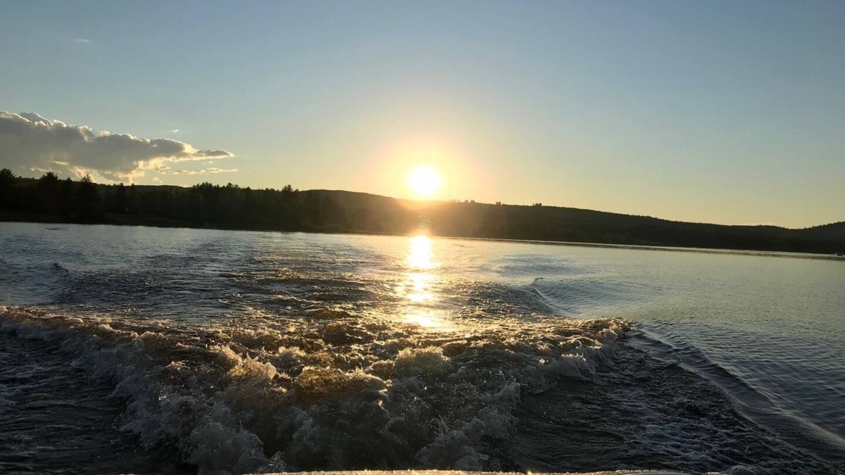 Disraeli Ski Chalet | Waterfront cottage, very large, private lot!