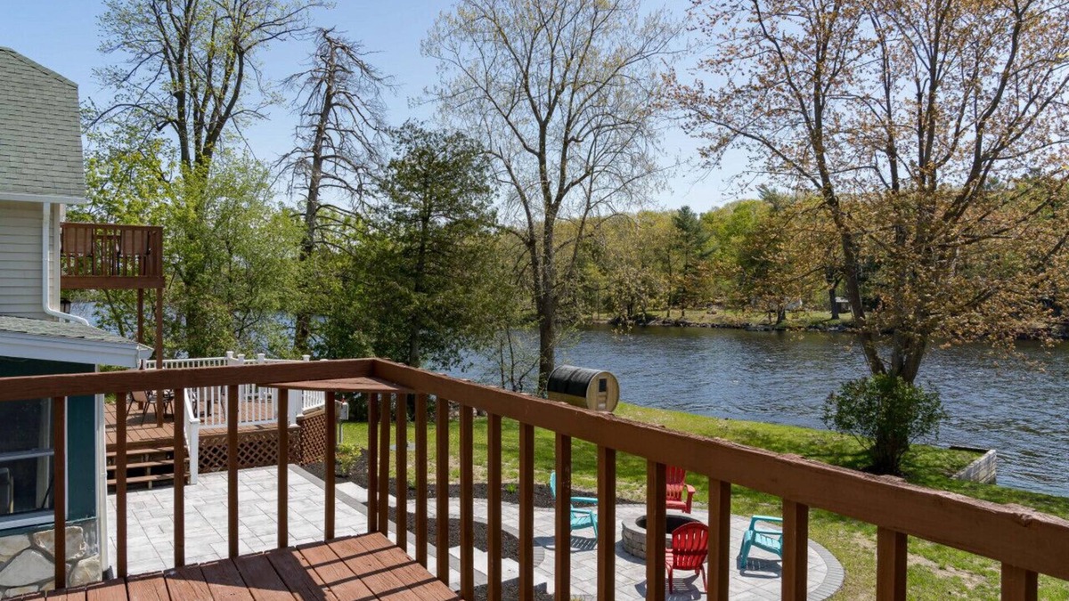Dexter House | Waterfront Cottage w/Barrel sauna & Fishing Pier