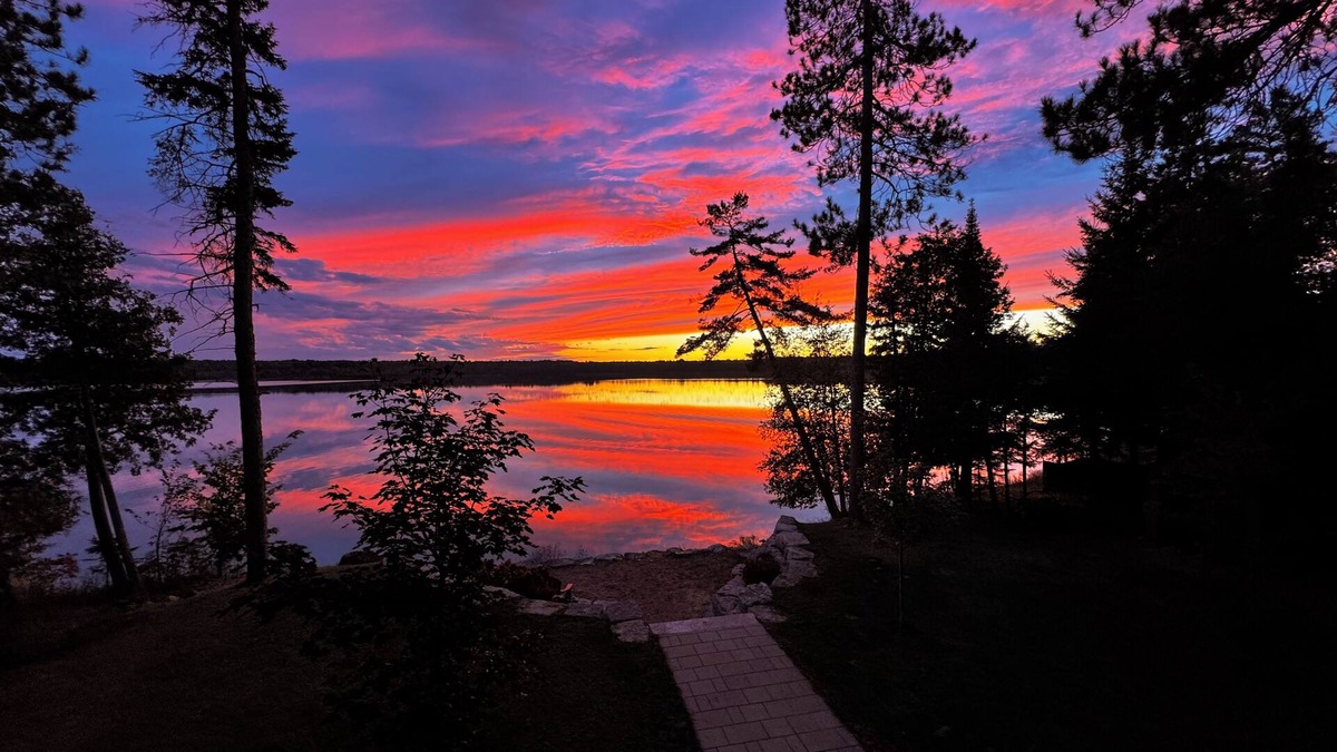 North Algona Wilberforce Cottage | Waterfront Cottage with Hot Tub and Sunset
