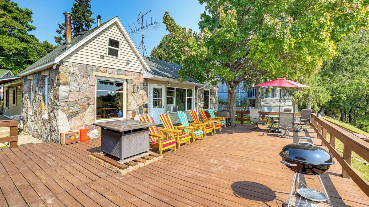 Six Lakes Cottage | Waterfront Cottage w/Dock & Views in Six Lakes!