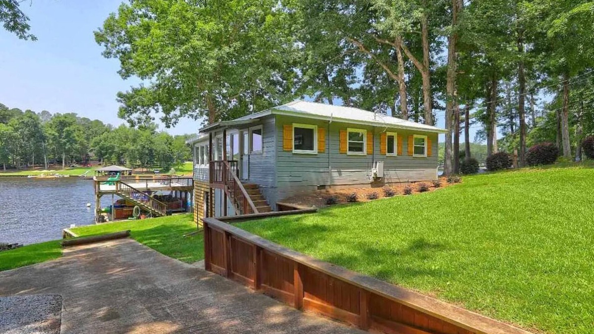 Hardwick House | Waterfront cottage with private two-story boat dock