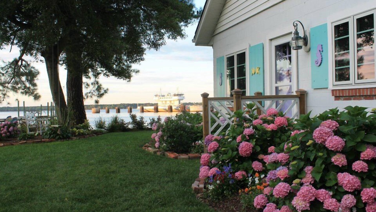 Surry Cottage | Waterfront Cottage With Private Beach & Pier - James River - Williamsburg Area
