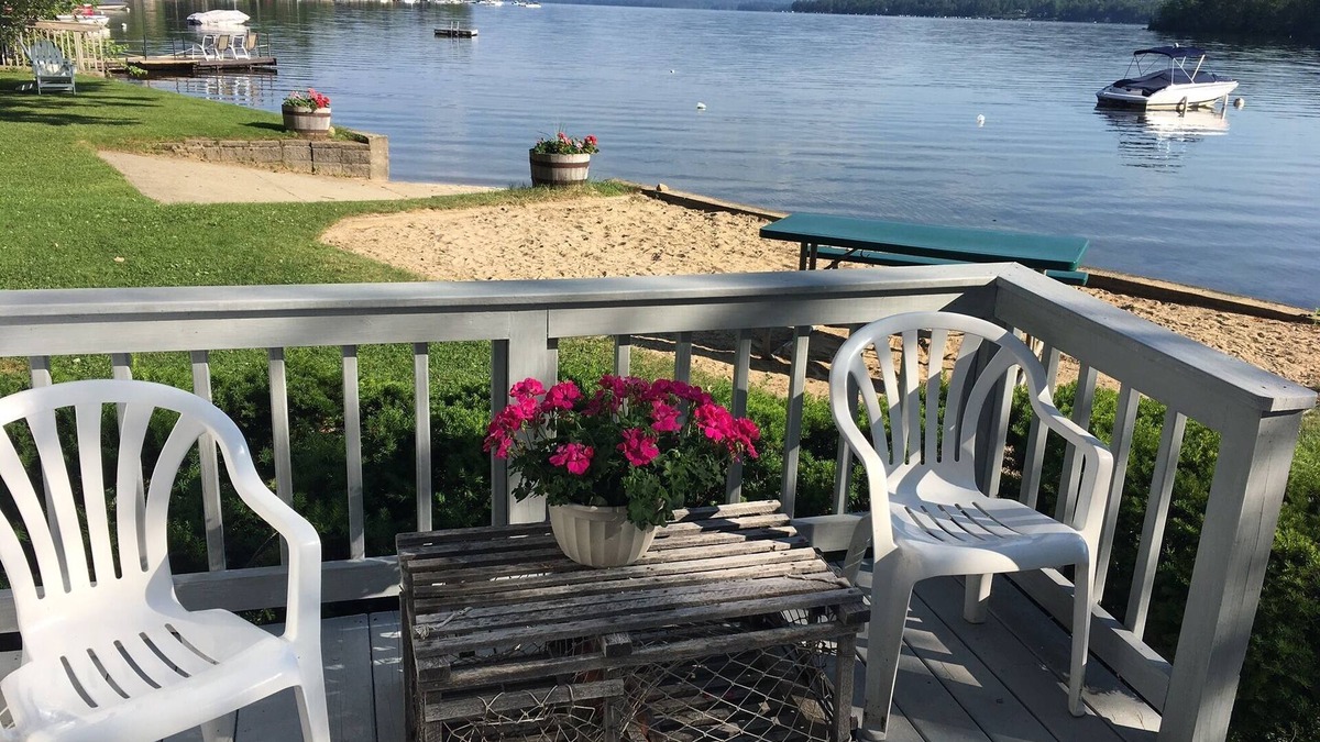 Bristol Cottage | Waterfront Cottage with Panoramic Lake Views