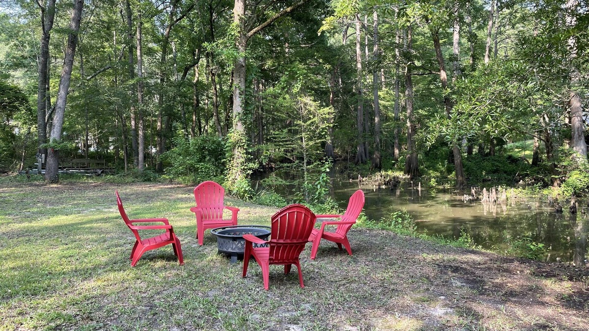 Karnack Cabin | WATERFRONT.Cozy Cabin on the water- in a quiet tributary of Caddo Lake!